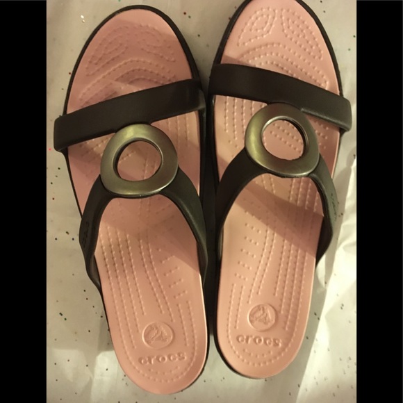 CROCS Shoes - NWOT Crocs women’s size 11 comfy